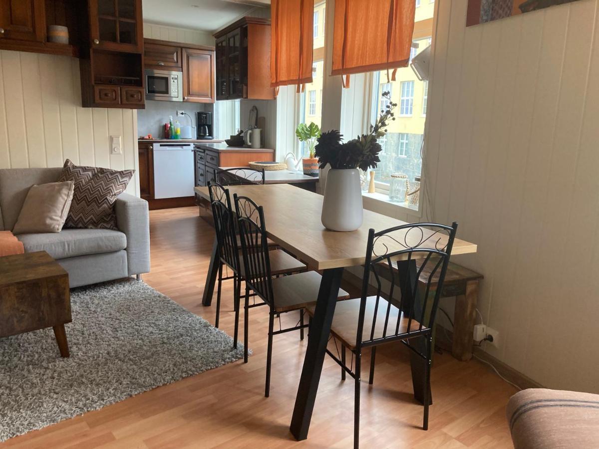 Downtown Historical House With Renovated Apartments Ålesund Exterior foto